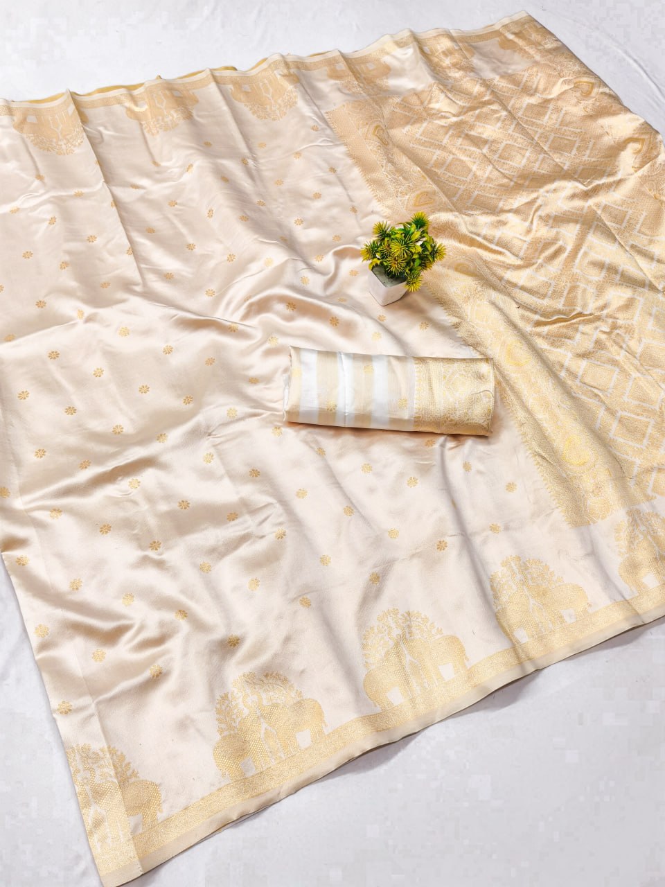 New Designer Look Soft Silk With designer Blouse