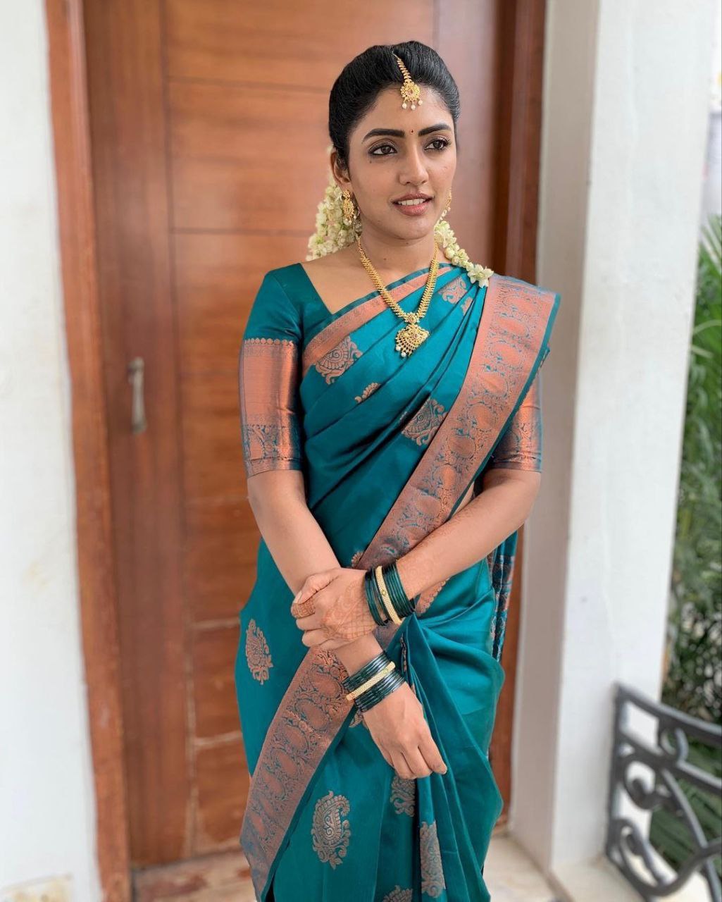 Beautiful Look Soft Silk With designer Blouse