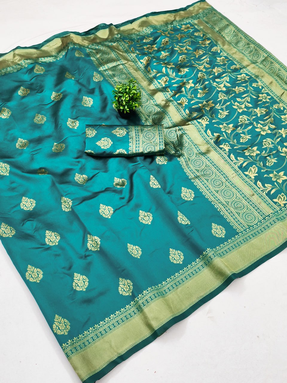 Stylish Look Soft Silk With designer Blouse