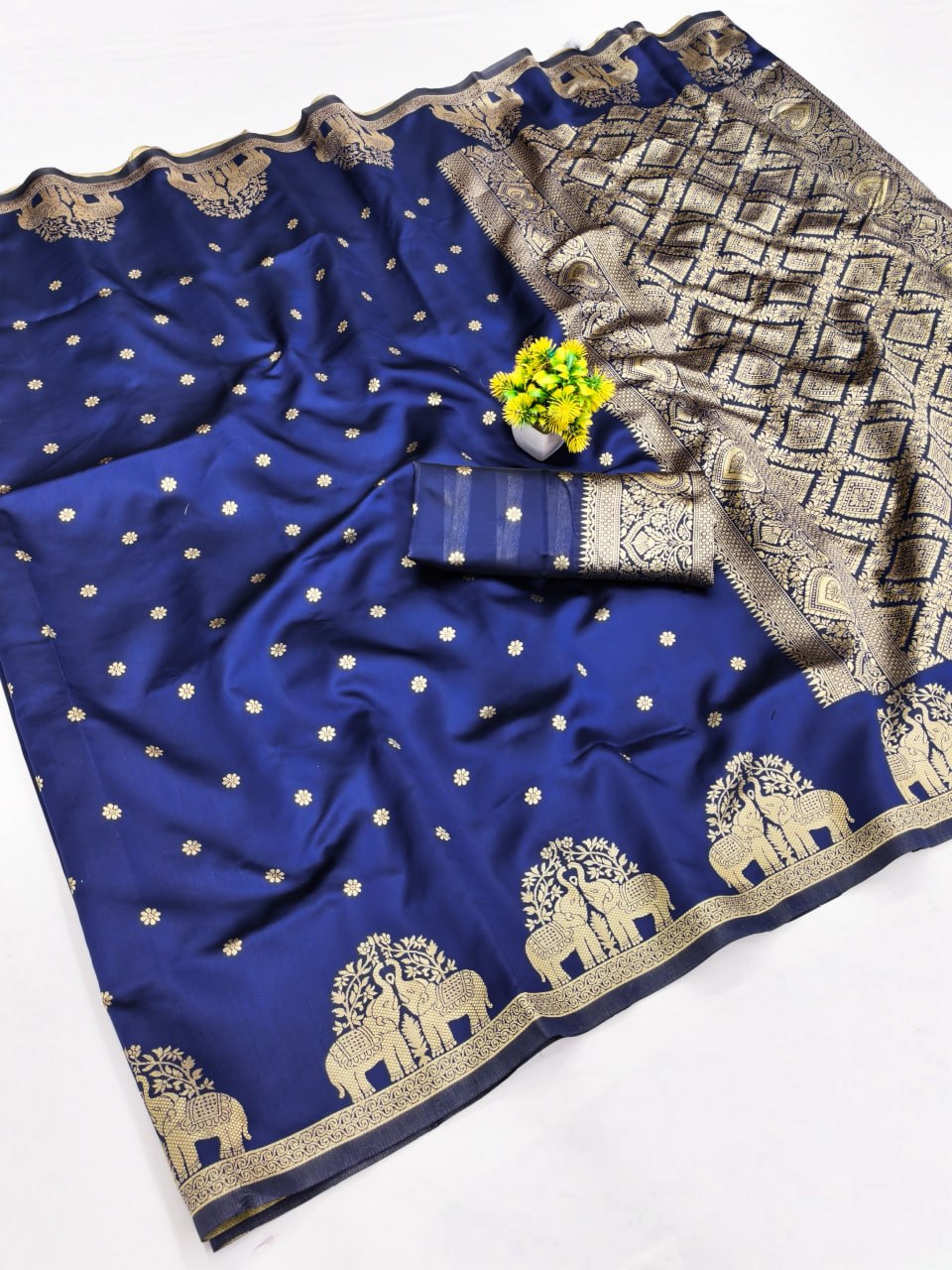 New Rich Look  Designer Look Soft Silk With designer Blouse