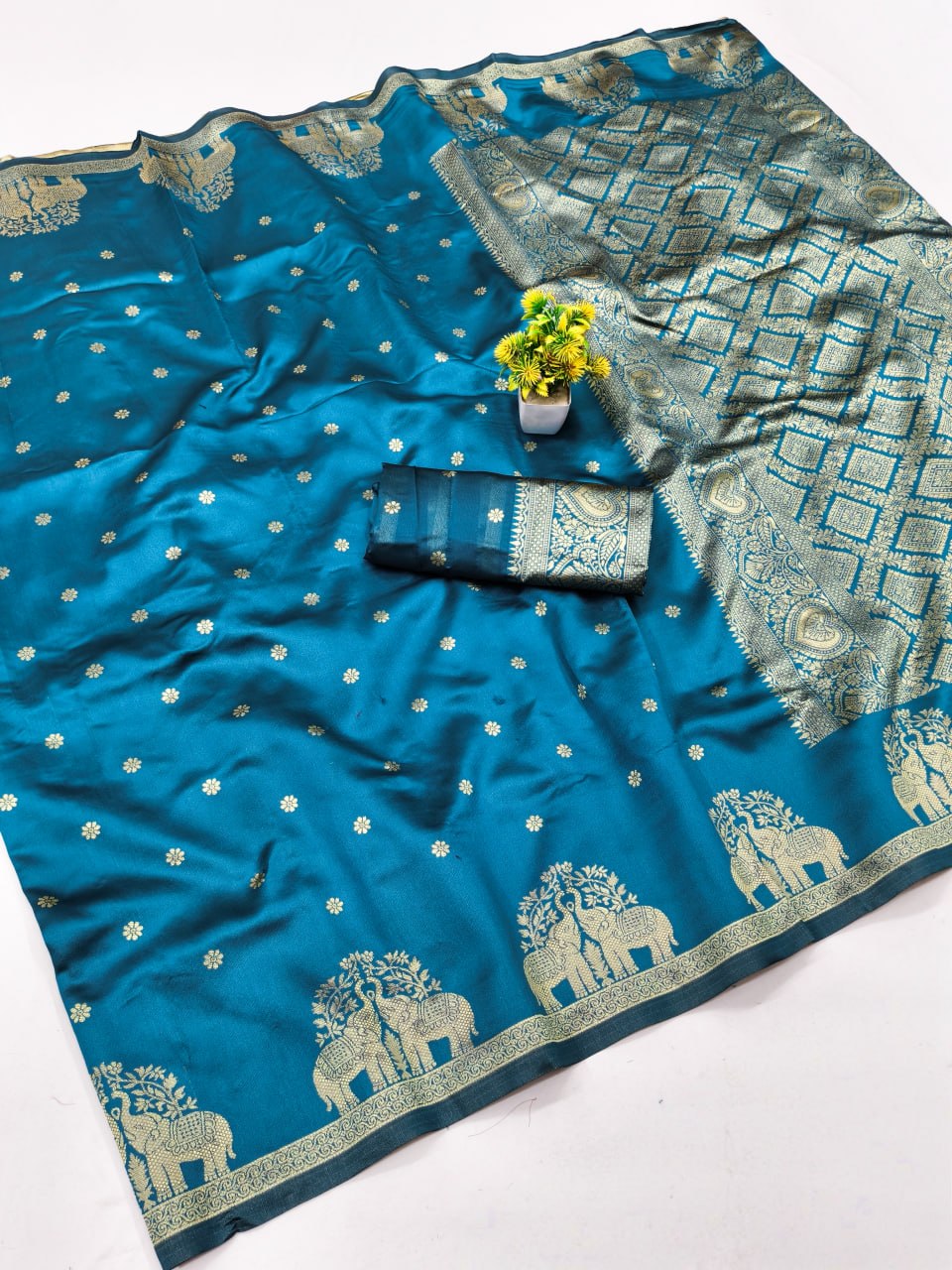 New Rich Look  Designer Look Soft Silk With designer Blouse
