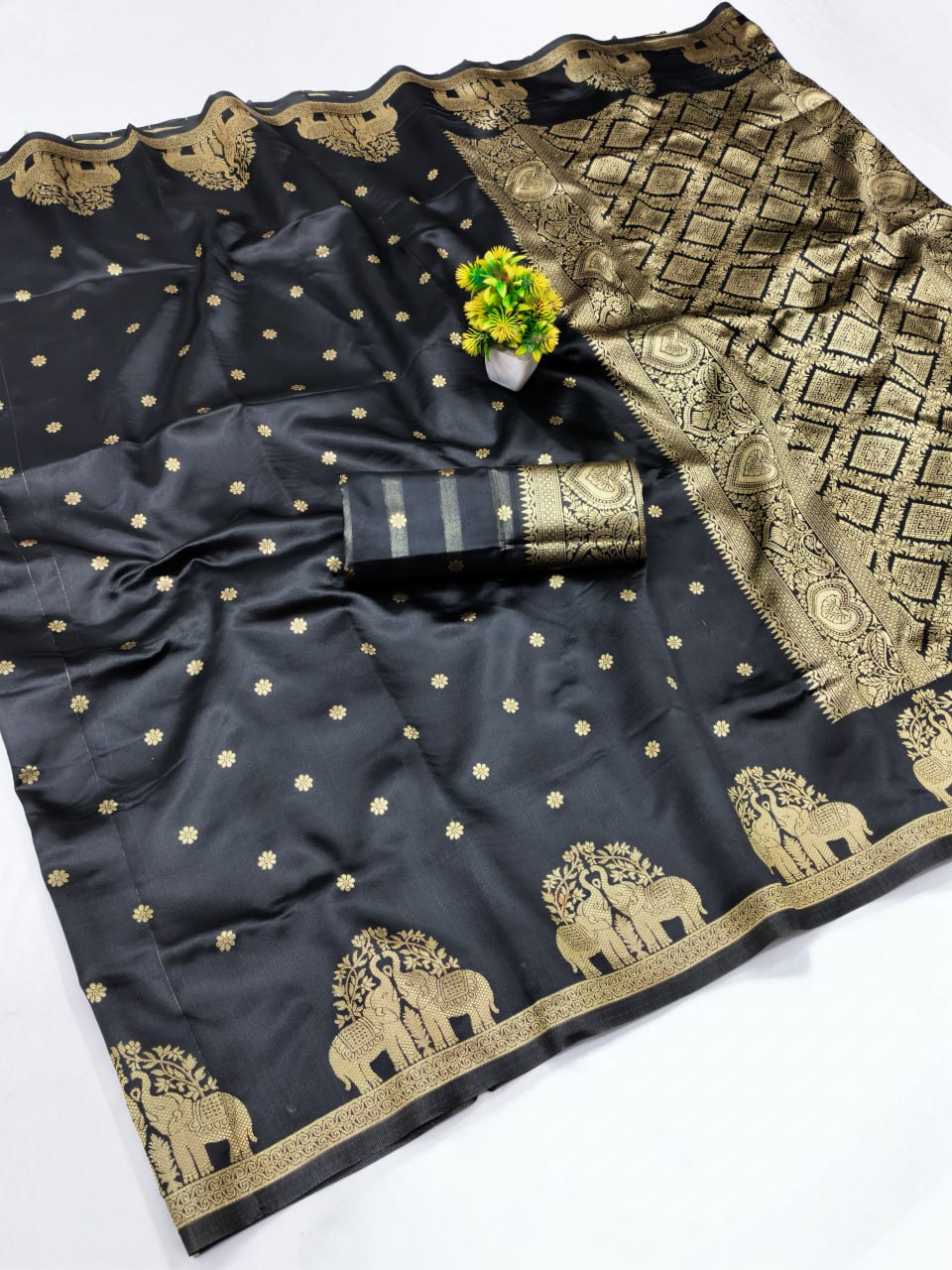 New Rich Look Designer Look Soft Silk With designer Blouse