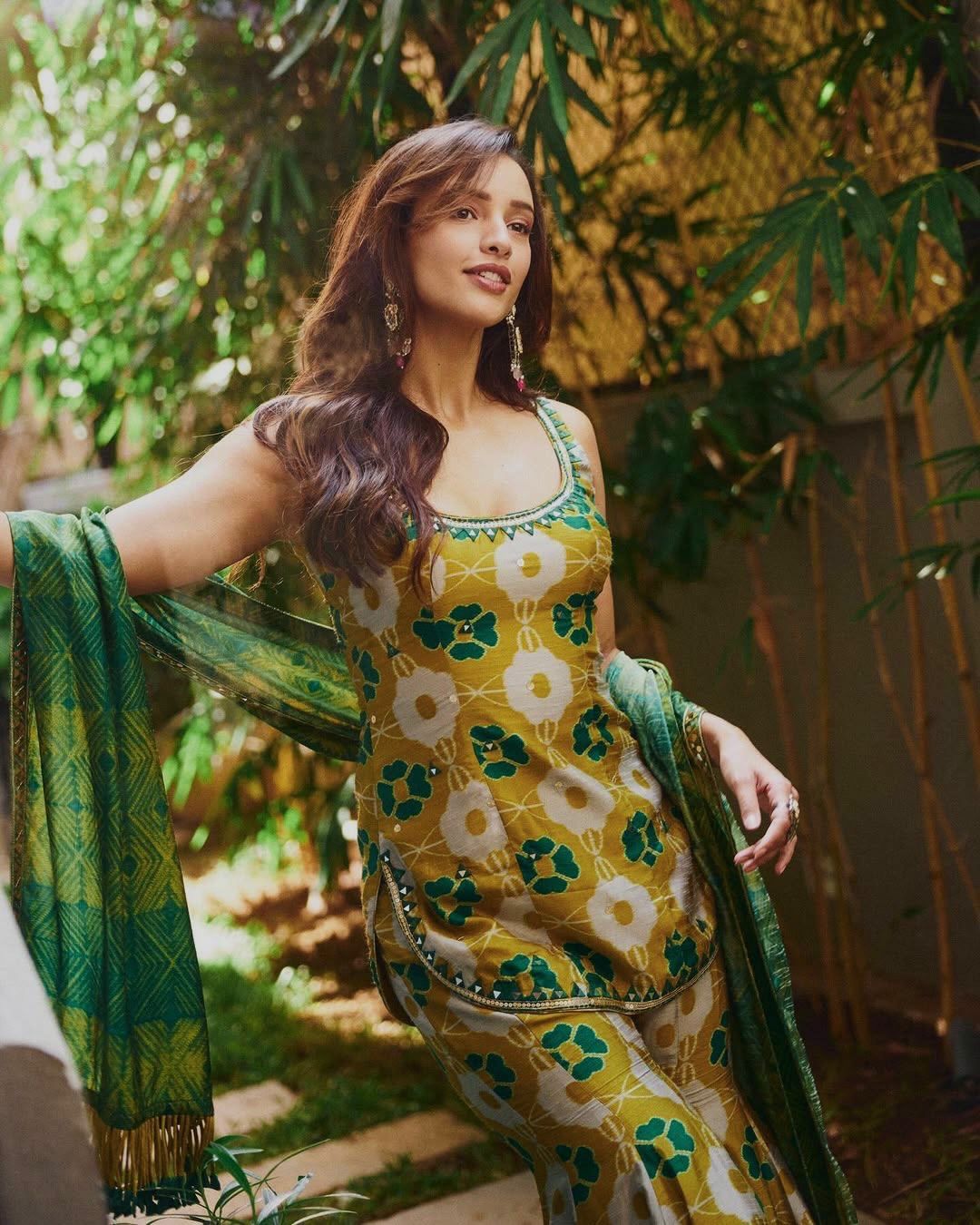LAUNCHING NEW TRANDING COLLECTION 3 PIECE FANCY TOP WITH PLAZZO AND BEAUTIFUL DUPATTA
